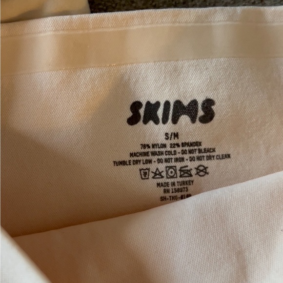 SKIMS sculpting high waisted underwear/ everyday wear bra bundle. New w/tags - Picture 3 of 3
